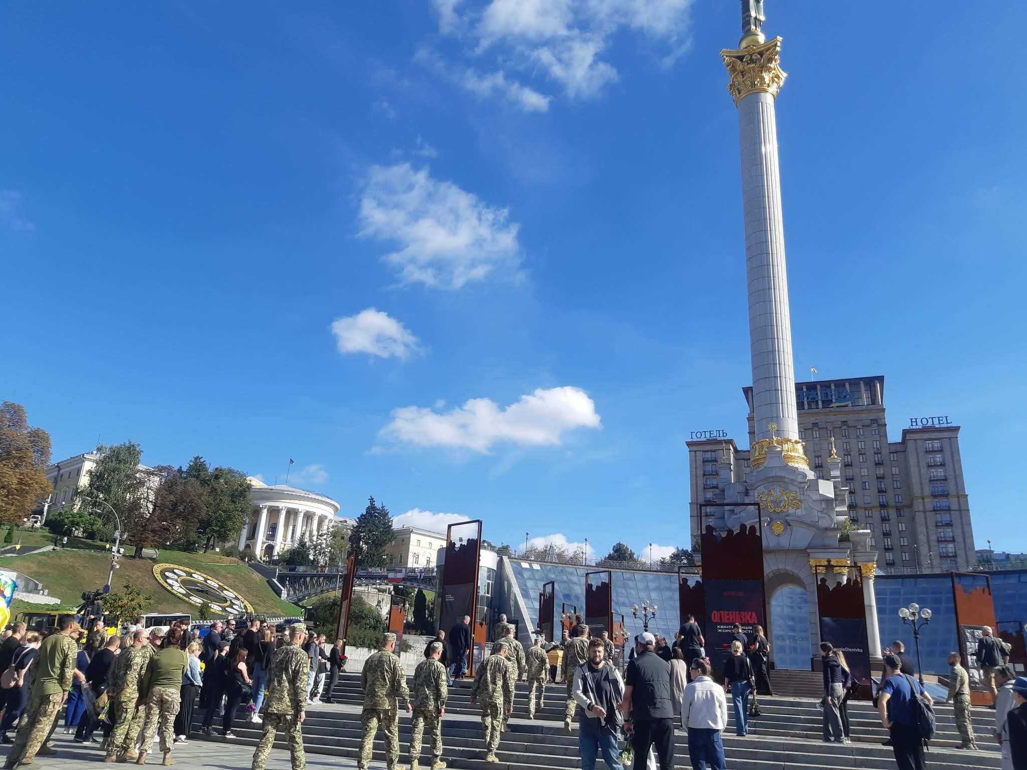 Independence Square with soldiers and an Olenivka memorial exhibition, Kyiv