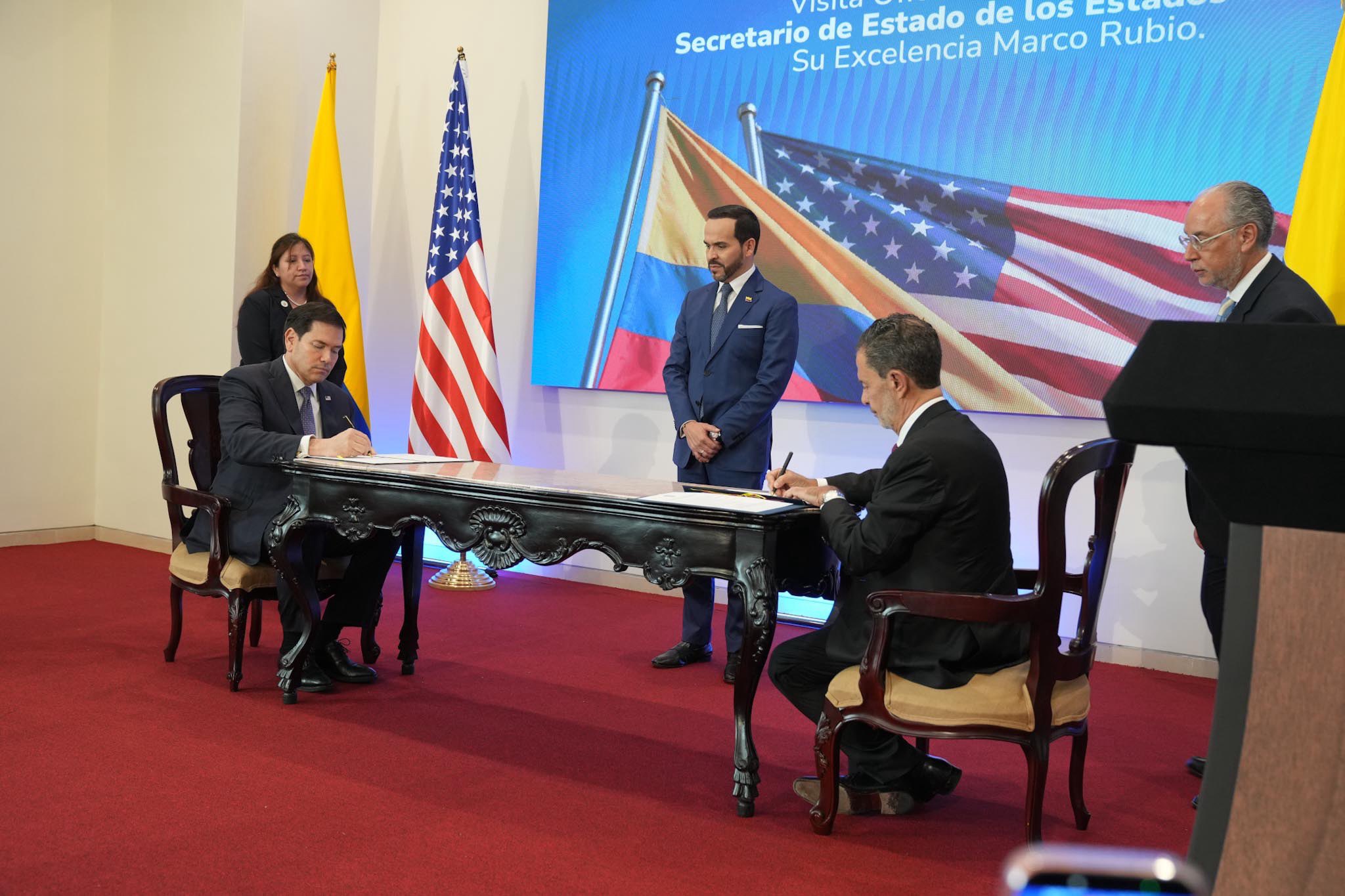 Marco Rubio signs an agreement during his official visit to Colombia