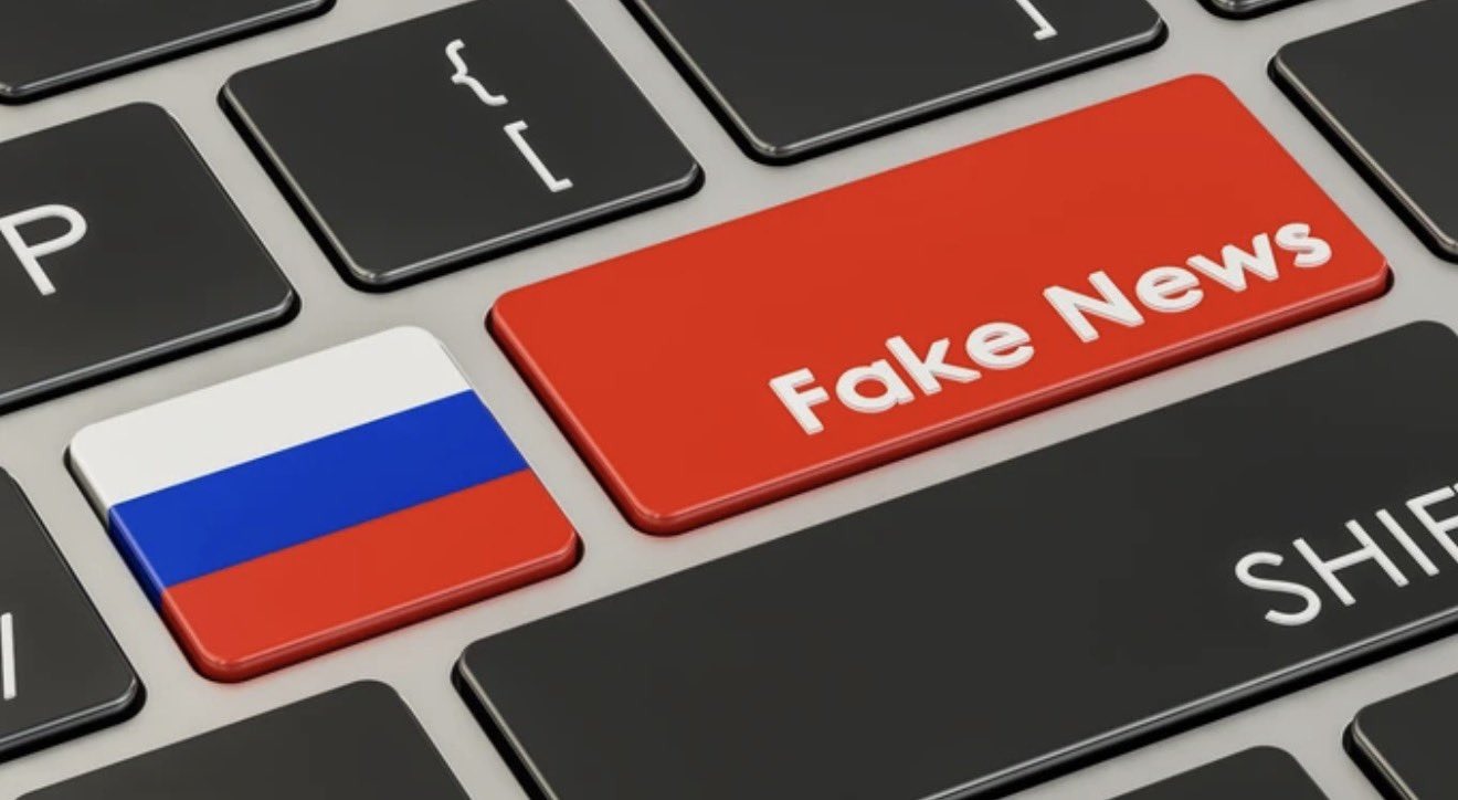 Keyboard with a Russian flag key and a 'Fake News' key